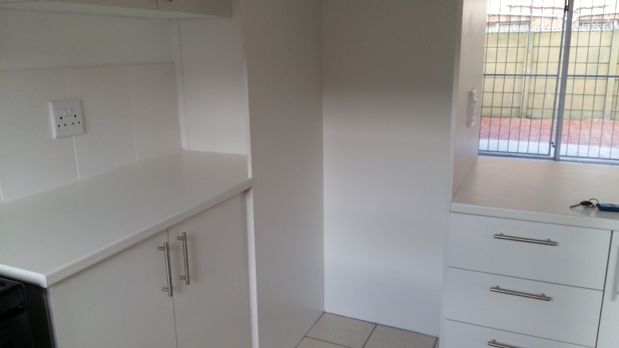 To Let 2 Bedroom Property for Rent in Thornton Western Cape